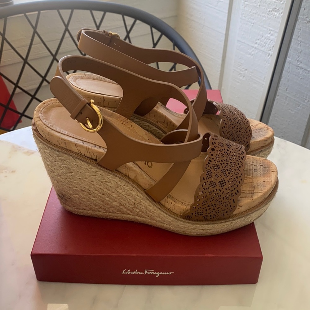 Salvatore Ferragamo 7.5 sandals